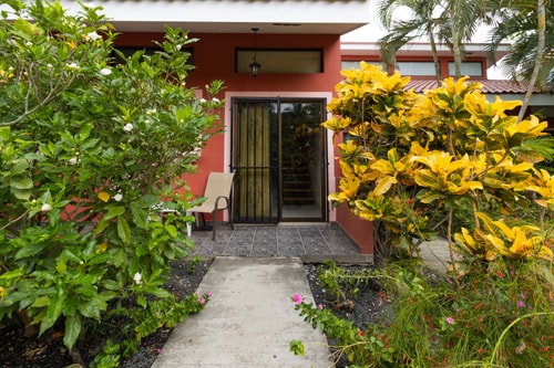 Las Palmas 1BR+Loft w/ Pool—Walk to Beach & Dining