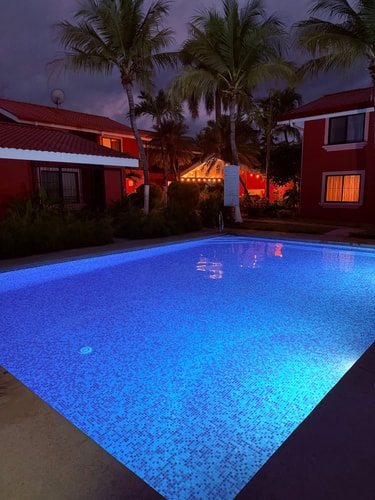 Las Palmas Oasis: 1 Bedroom w/ Loft, NEW Kitchen!