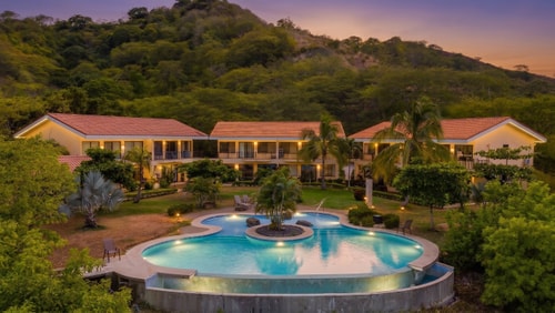 Infinity Pool Below Your Balcony: Casa Colina