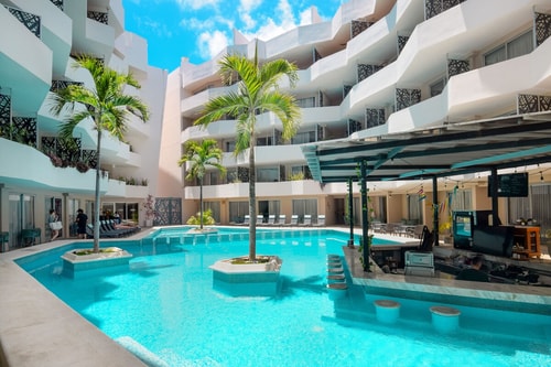Relaxing 2BR 2BA Condo - Swimming Pool & Gym
