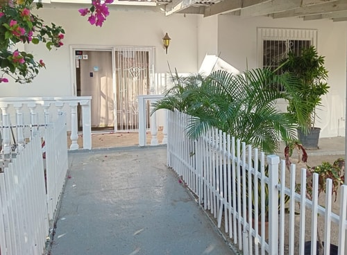 HolidayHome conveniently located Aruba Local Rental