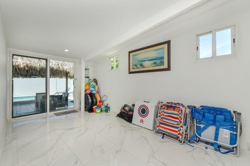 Luxury 2BR Villa • Pool • Walk to Palm Beach 43 Aruba Local Rental
