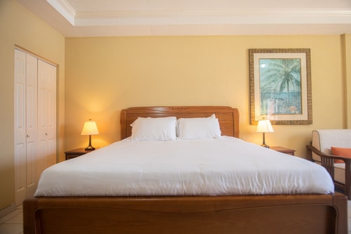 NEW ! Bay Harbor studio 202 1 Aruba Local Rental