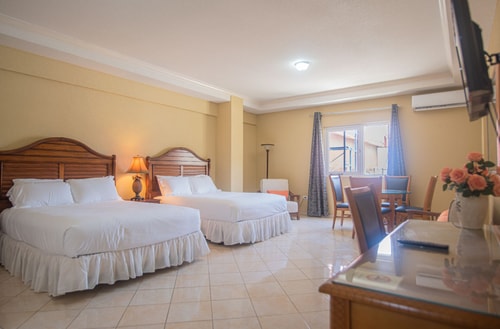 NEW ! Bay Harbor studio 201 ( 4 persons) 6 Aruba Local Rental