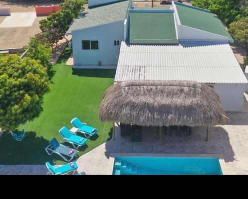 Luxury 4BR Villa • Pool • Walk to Palm Beach 94 Aruba Local Rental