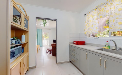 HolidayHome conveniently located 59 Aruba Local Rental