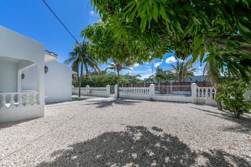 Luxury 2BR Villa • Pool • Walk to Palm Beach 13 Aruba Local Rental