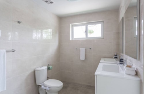 Luxury 2BR Villa • Pool • Walk to Palm Beach 5 Aruba Local Rental