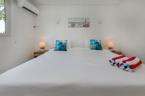 Luxury 4BR Villa • Pool • Walk to Palm Beach 79 Aruba Local Rental