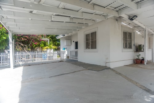 HolidayHome conveniently located 49 Aruba Local Rental
