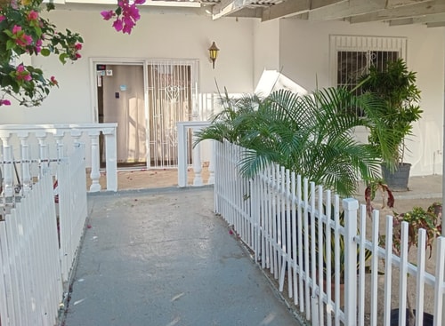 HolidayHome conveniently located 0 Aruba Local Rental
