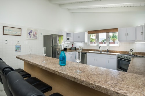 Luxury 2BR Villa • Pool • Walk to Palm Beach 34 Aruba Local Rental