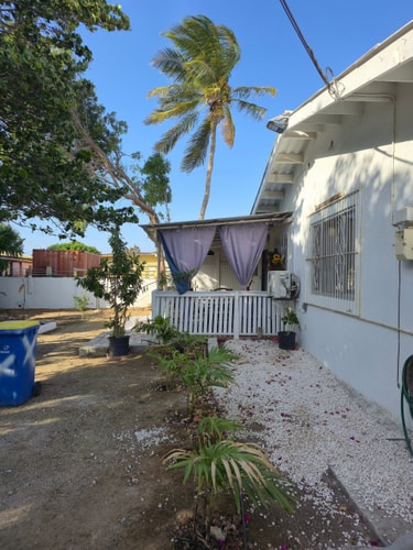 Cozy apartment conveniently located 19 Aruba Local Rental