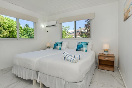 Luxury 2BR Villa • Pool • Walk to Palm Beach 58 Aruba Local Rental