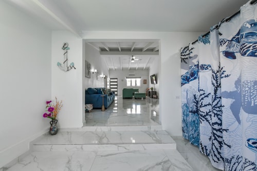 Luxury 4BR Villa • Pool • Walk to Palm Beach 90 Aruba Local Rental