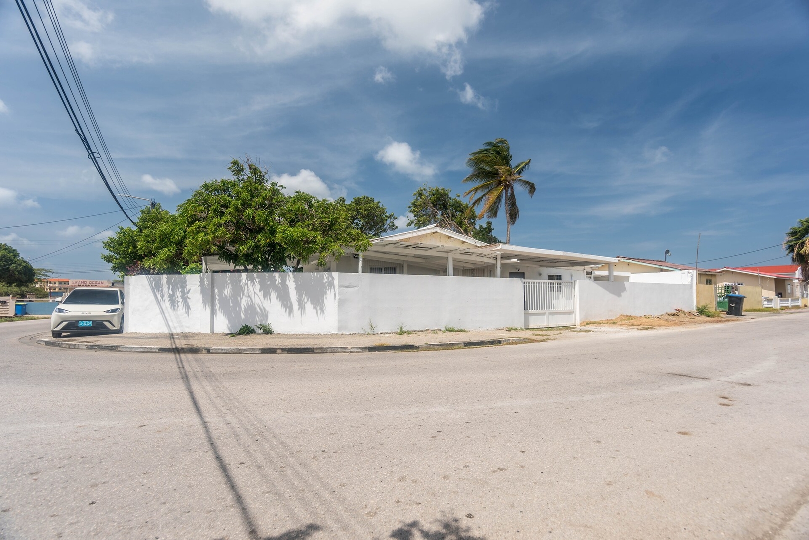 Cozy apartment conveniently located Aruba Local Rental