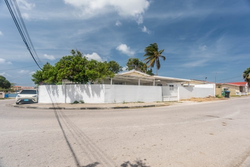 Cozy apartment conveniently located 0 Aruba Local Rental