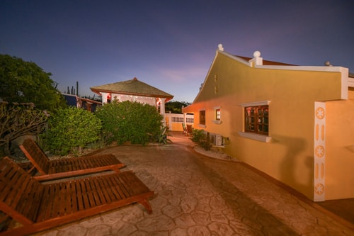 NEW ! Casa Kudawecha (Casa & Casita) 94 Aruba Local Rental