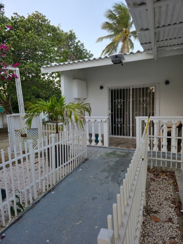 HolidayHome conveniently located 28 Aruba Local Rental