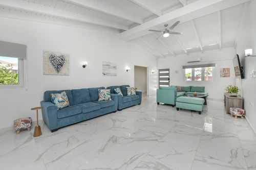 Luxury 2BR Villa • Pool • Walk to Palm Beach 44 Aruba Local Rental