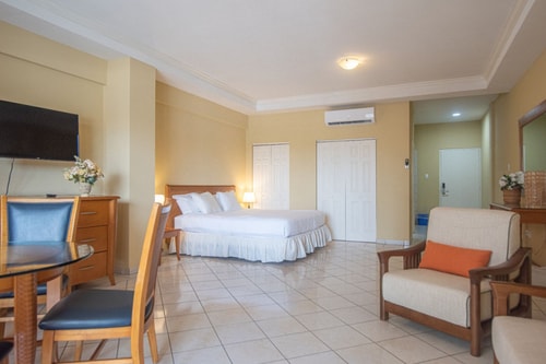 NEW ! Bay Harbor studio 206 8 Aruba Local Rental
