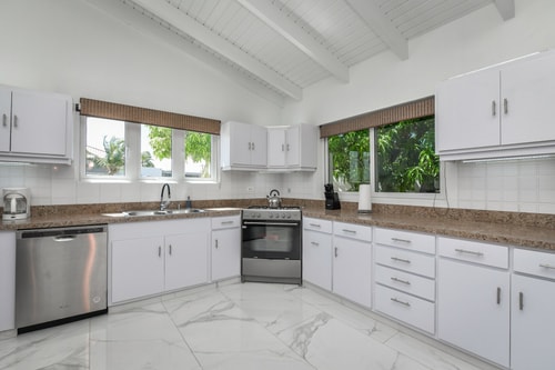 Luxury 4BR Villa • Pool • Walk to Palm Beach 29 Aruba Local Rental