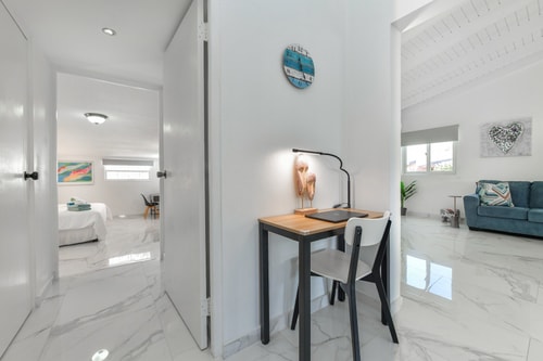 Luxury 4BR Villa • Pool • Walk to Palm Beach 48 Aruba Local Rental