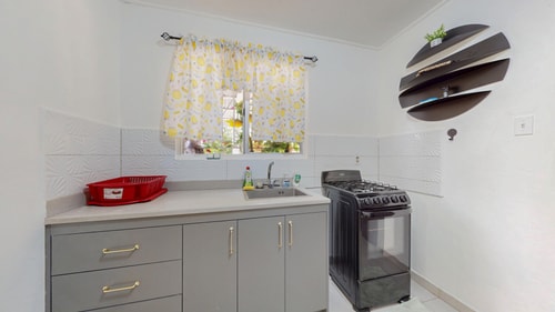 HolidayHome conveniently located 34 Aruba Local Rental