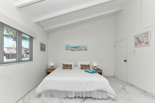 Luxury 2BR Villa • Pool • Walk to Palm Beach 47 Aruba Local Rental