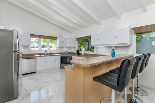 Luxury 2BR Villa • Pool • Walk to Palm Beach 26 Aruba Local Rental