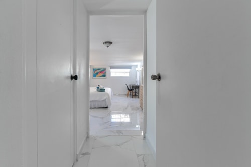 Luxury 4BR Villa • Pool • Walk to Palm Beach 39 Aruba Local Rental
