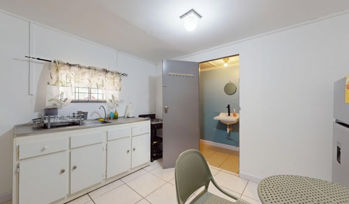 Cozy apartment conveniently located 28 Aruba Local Rental