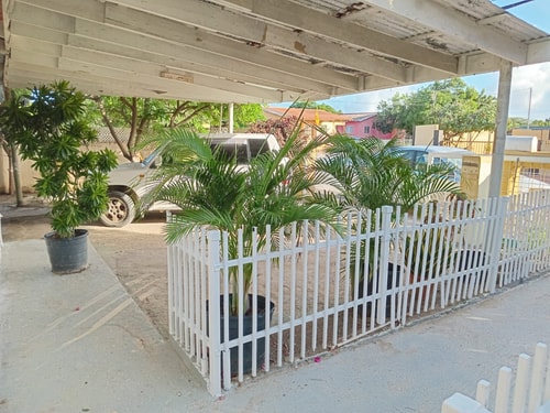 HolidayHome conveniently located 15 Aruba Local Rental