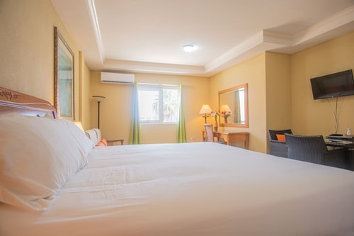 NEW ! Bay Harbor studio 202 3 Aruba Local Rental