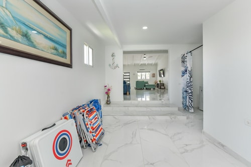 Luxury 4BR Villa • Pool • Walk to Palm Beach 66 Aruba Local Rental