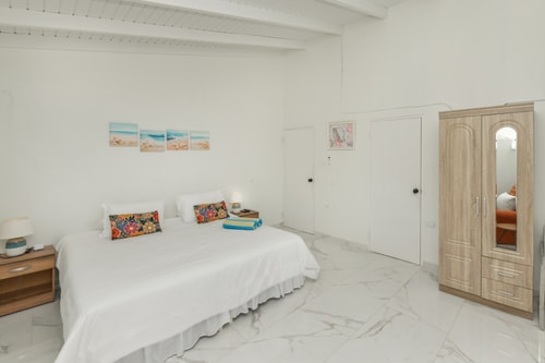 Luxury 2BR Villa • Pool • Walk to Palm Beach 49 Aruba Local Rental