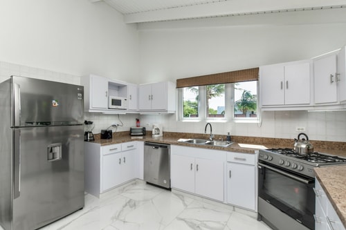Luxury 4BR Villa • Pool • Walk to Palm Beach 32 Aruba Local Rental