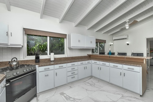 Luxury 2BR Villa • Pool • Walk to Palm Beach 30 Aruba Local Rental