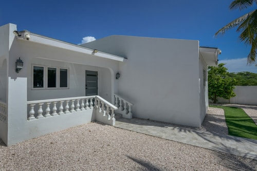 Luxury 2BR Villa • Pool • Walk to Palm Beach 9 Aruba Local Rental