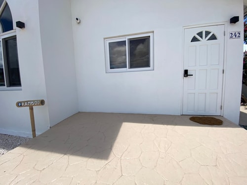 PALM BEACH VACAYSUITES - BAMBOO - STUDIO gallery image 3