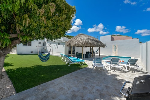 Luxury 4BR Villa • Pool • Walk to Palm Beach 12 Aruba Local Rental