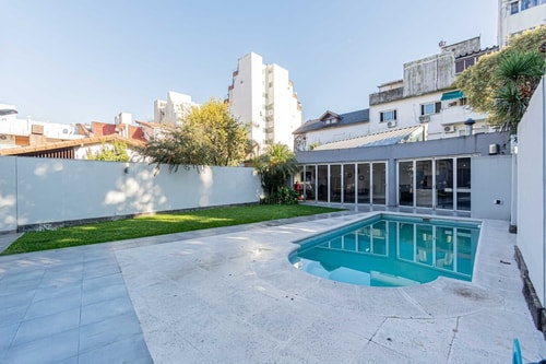Vaer House: Placer de verano con pileta y parrilla
