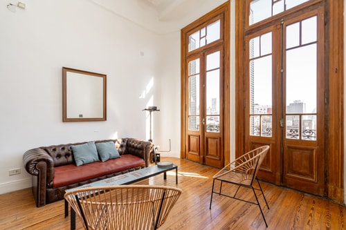 Warm Vintage Apartment - 2 BR - 4 Guests