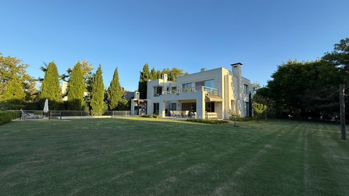 Casa Ayres de Pilar con gran parque y arboleda