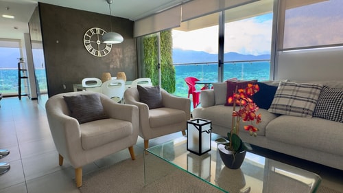 Family|Business Flat w/ 270° Mountain+City Skyline