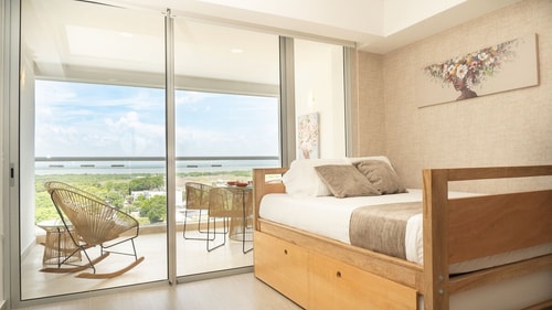 CB1031 Comfortable Suite in Crespo 2min Airport