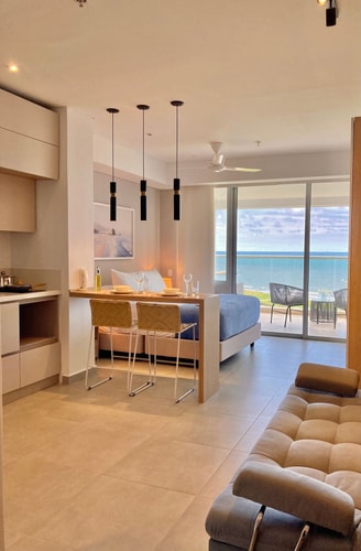 CB814 Ocean Front Suite - Crespo Queen Size Bed