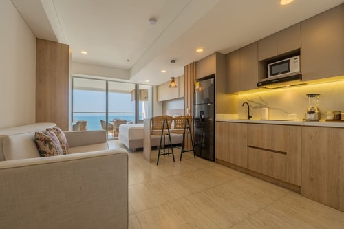 CB1511 | Suite 15th floor ocean view + pool