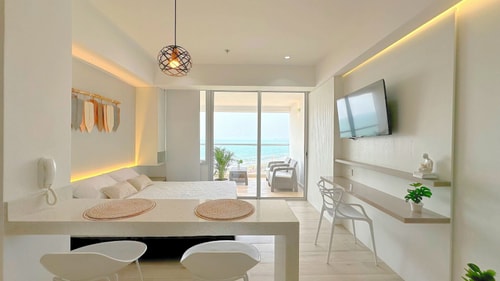 CB821 Modern Crespo Suite Ocean View-Priv Balcony