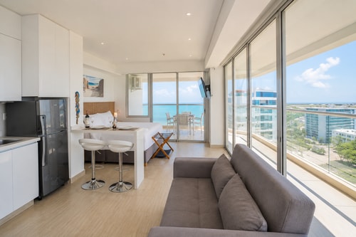 CB1429 Suite 180º Airport and Sea View in Crespo